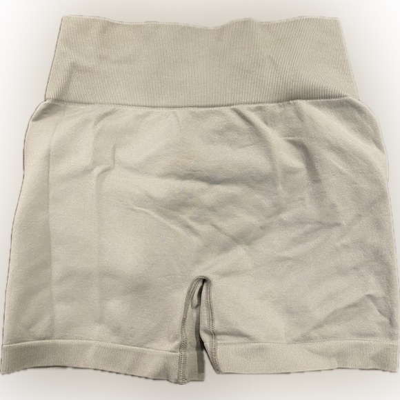 Scrunchbutt gym shorts - Picture 3 of 5